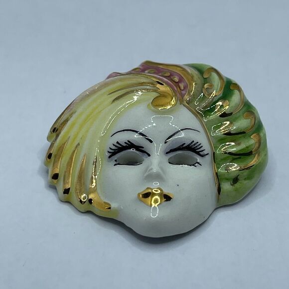 Ceramic mask brooch  - Picture 5 of 9